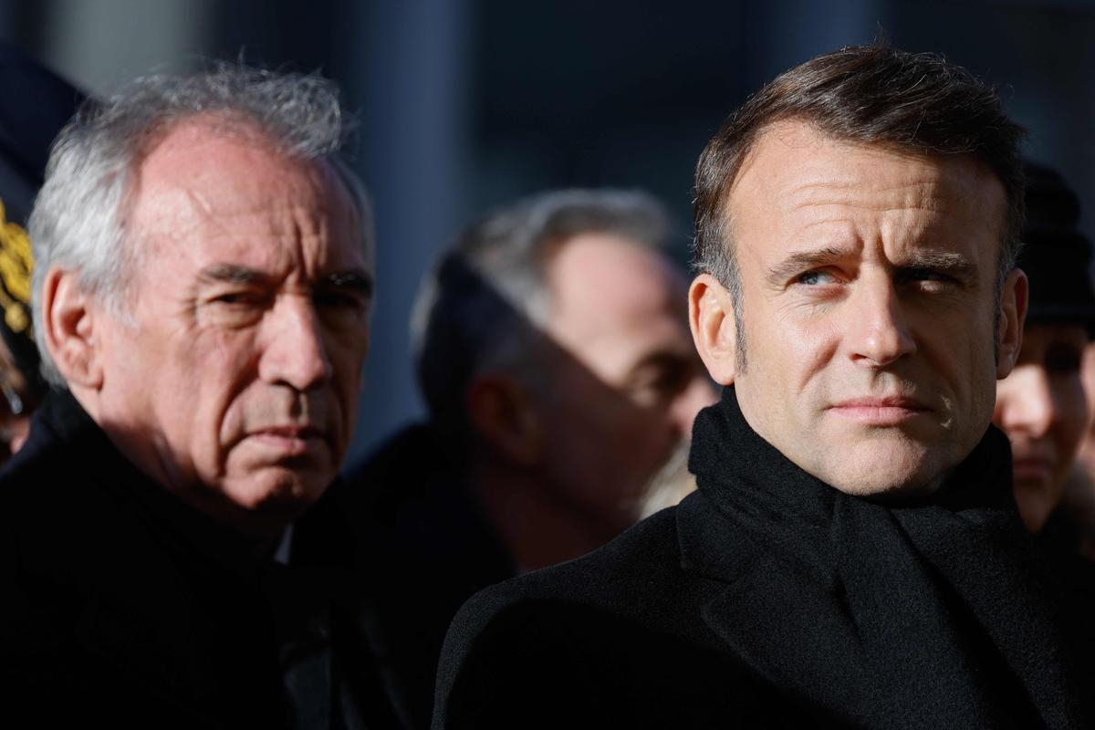 Macron tous azimuts, Bayrou encalminé : semaine à deux vitesses pour l’exécutif