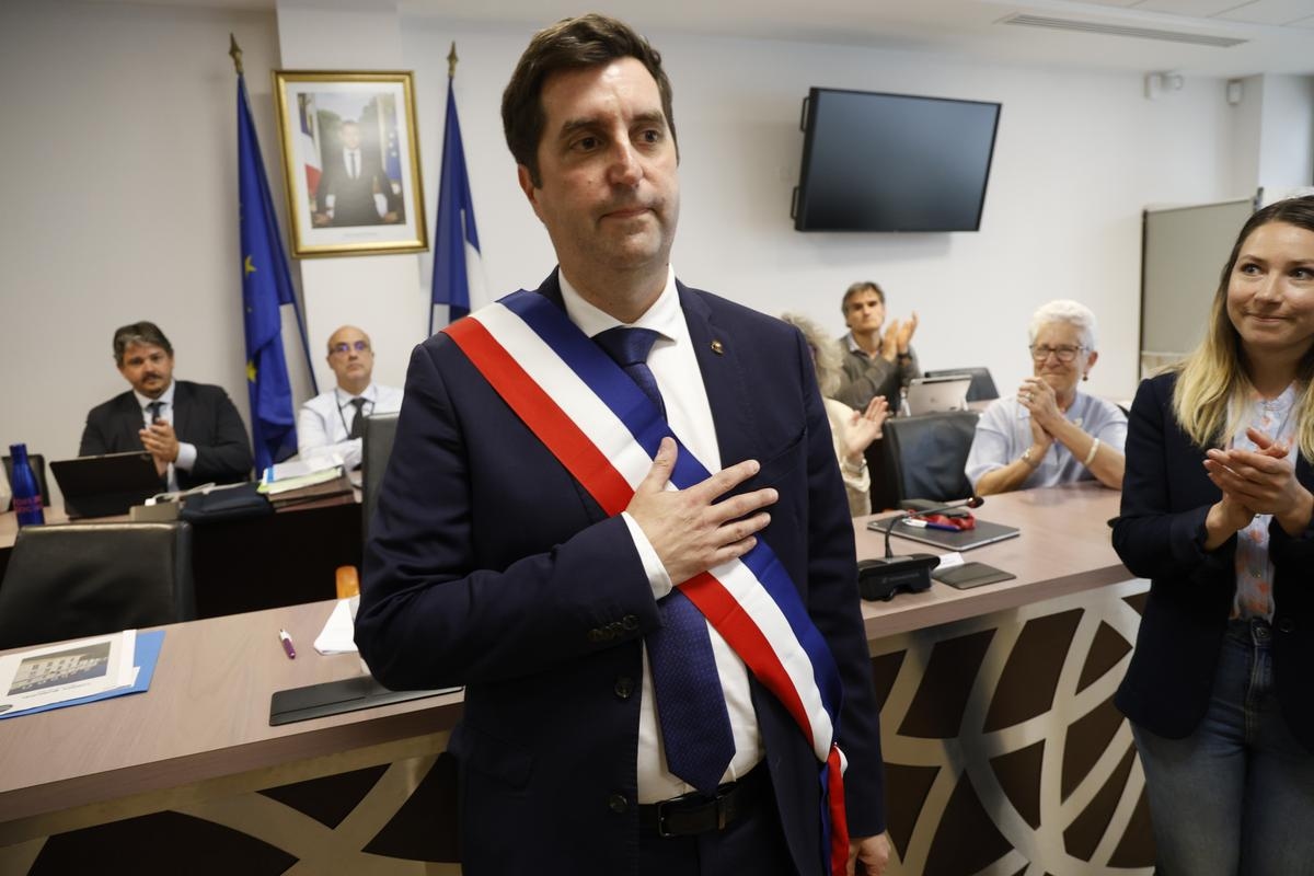 Emeric Lavitola, elegido nuevo alcalde de Périgueux, “con emoción y seriedad”