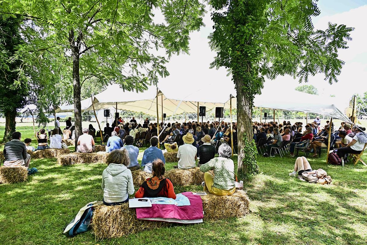 Festival de Jornalismo Couthures: mais de 200 eventos em três dias sob as árvores