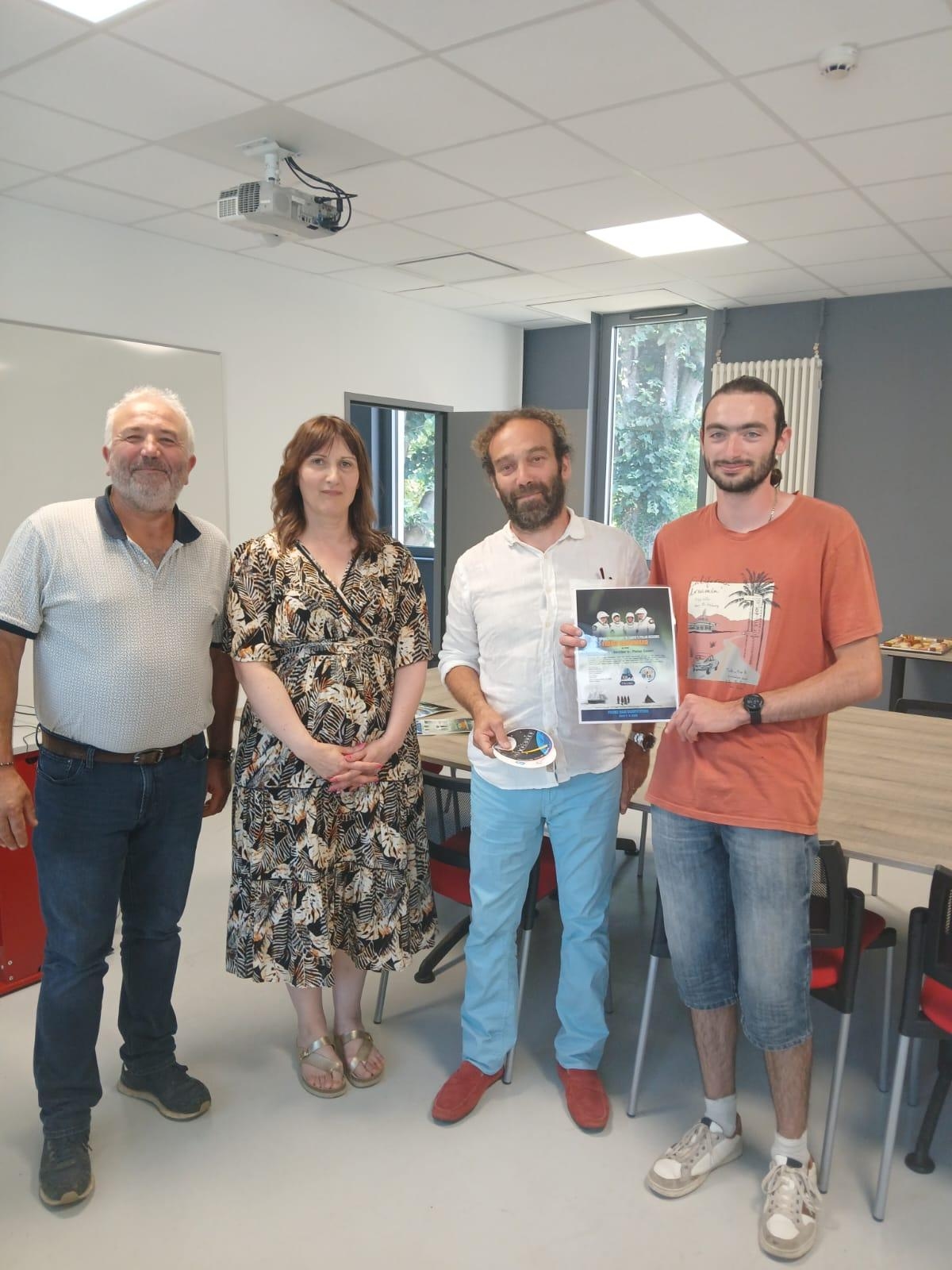 Sarlat: Estudiantes de secundaria premiados en un concurso experimental de radioaficionados