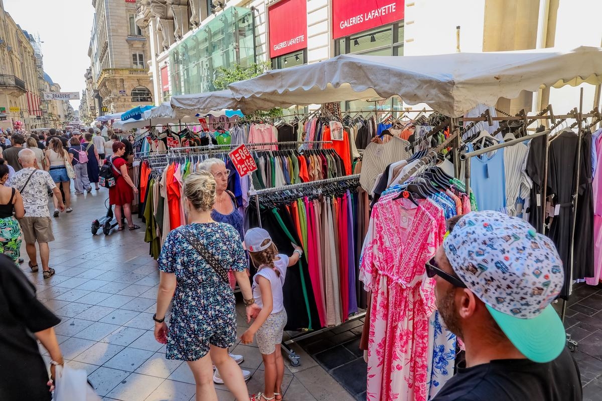 Bordeaux: bezpłatny parking na Place des Quinconces podczas letniej wyprzedaży