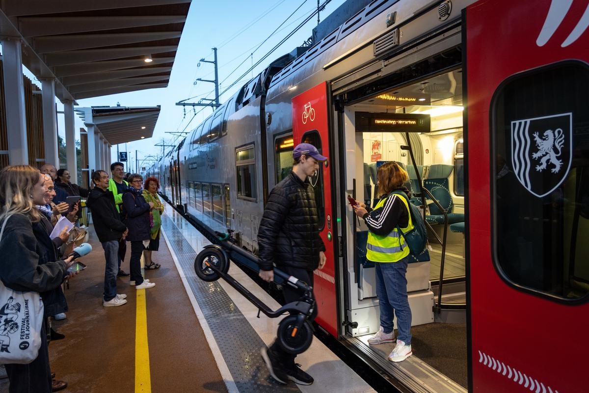 Metropolitan RER в Жиронде: пассажирский поезд останавливается в Таланс-Медокине впервые с 1949 года.