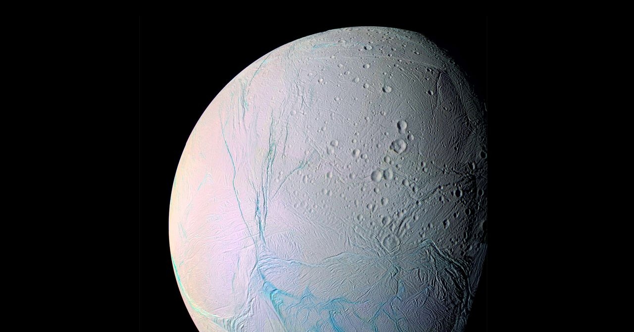 Er komt meer bewijs naar boven dat een van de manen van Saturnus leven zou kunnen herbergen