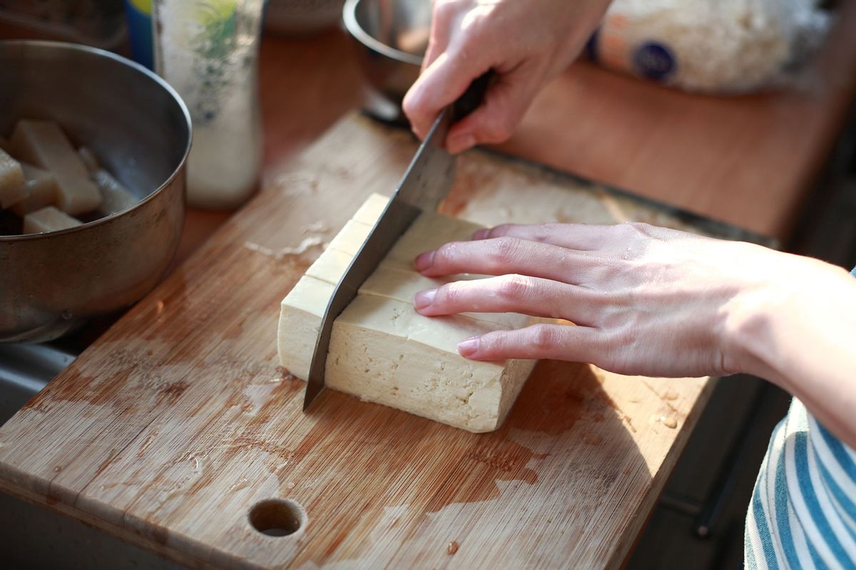 Il tofu è migliore quando gli permetti di smettere di fingere