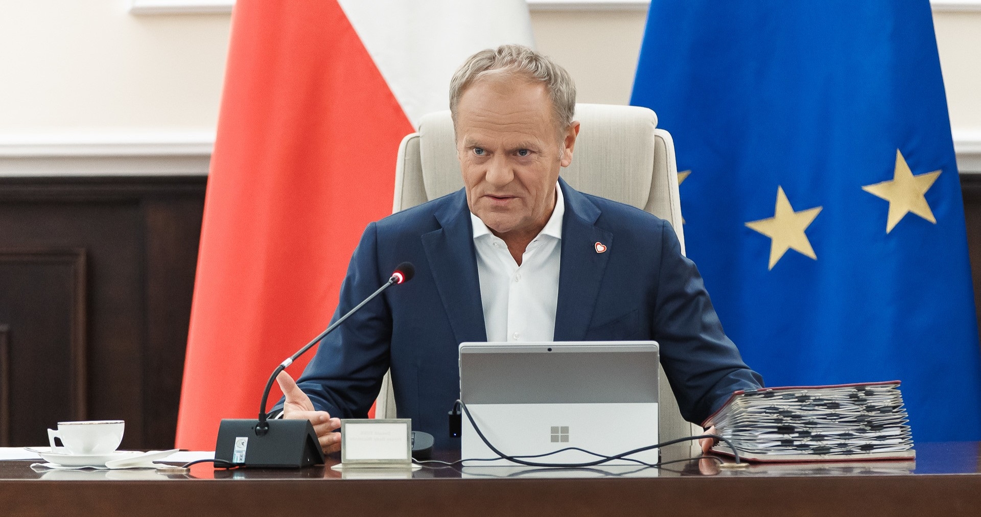 Başbakan Tusk, Polonya'daki iktidar partilerinin seçimden iki gün önce Rus hackerlar tarafından siber saldırıya uğradığını söyledi