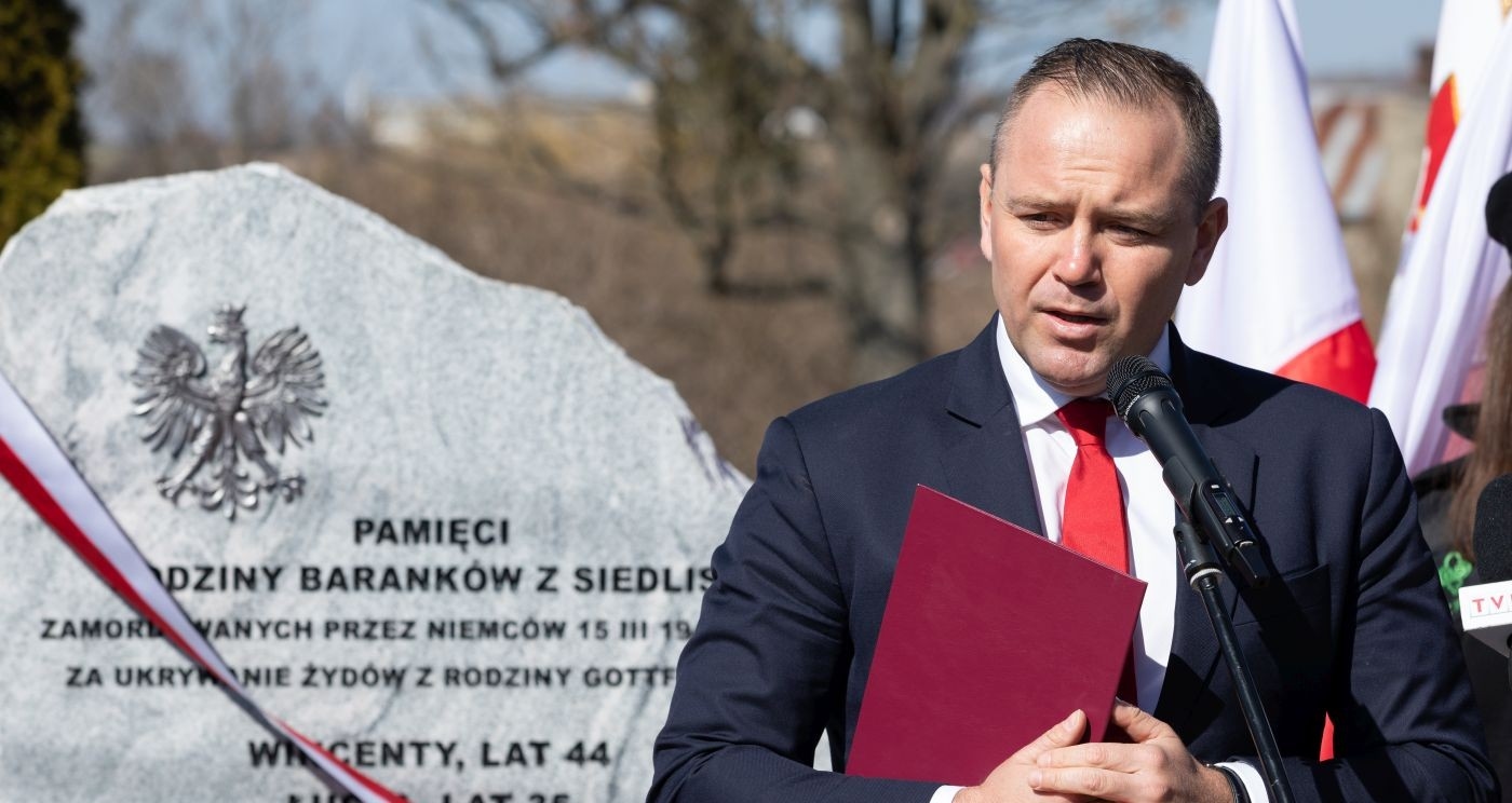 Polonya, İsrail gazetesinin seçilmiş cumhurbaşkanını "Holokost revizyonisti" olarak adlandırmasının ardından protesto düzenledi