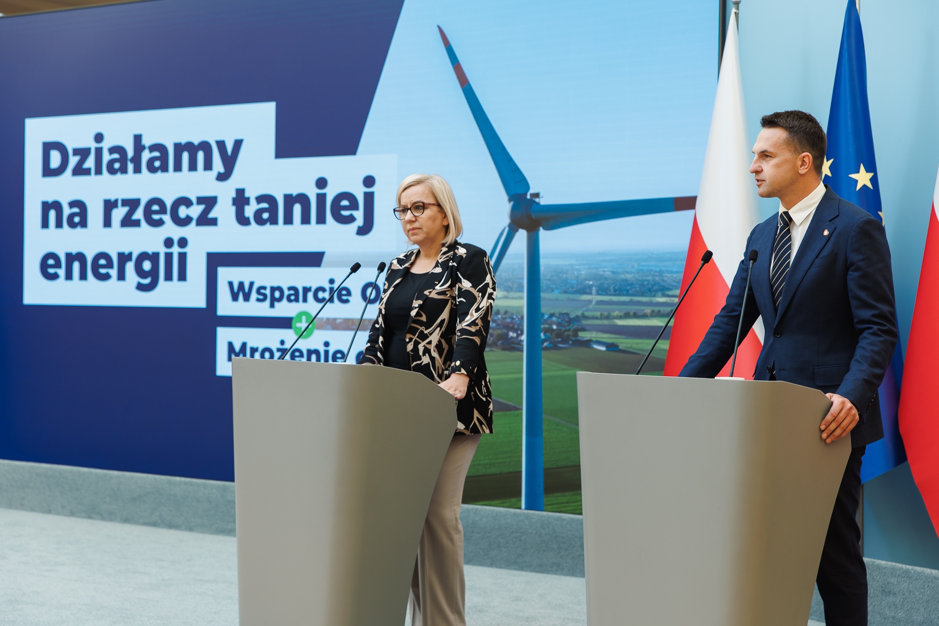 Polish parliament approves bill to ease wind turbine construction and extend electricity price freeze