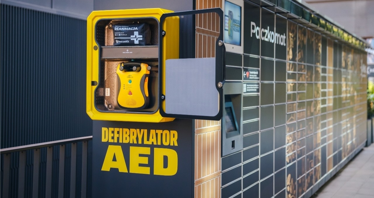 Polish delivery giant InPost to install life-saving defibrillators on parcel lockers
