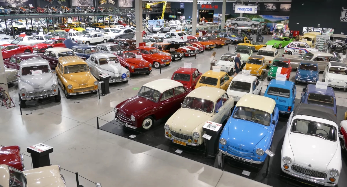 Motoryzacyjna podróż w czasie. To muzeum zachwyca nie tylko fanów aut