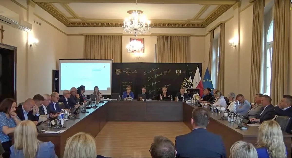 Opozycja punktuje zadłużenie i wzrost wydatków na administrację