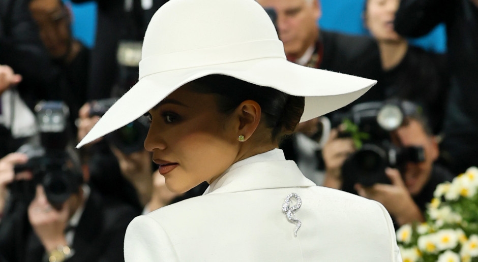 Zendaya at the Met Gala in a white (wedding?) suit. Classic elegance and a return to the crazy 70s.