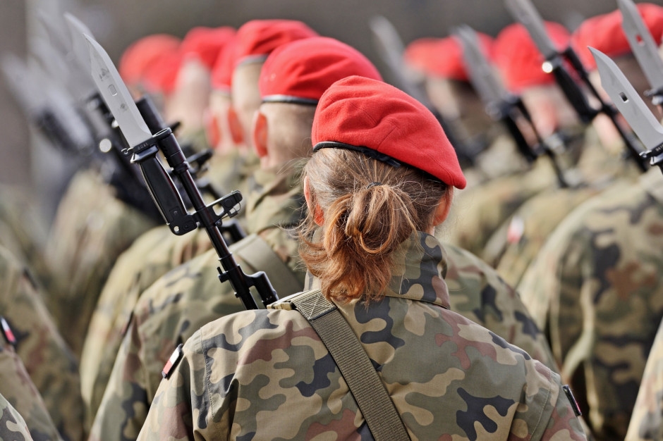 Il produttore di abbigliamento militare ha annunciato i risultati. Utile in aumento nonostante il calo dei ricavi