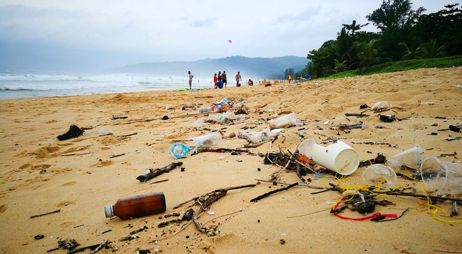 Holiday resorts are drowning in garbage. And new regulations have not yet come into force