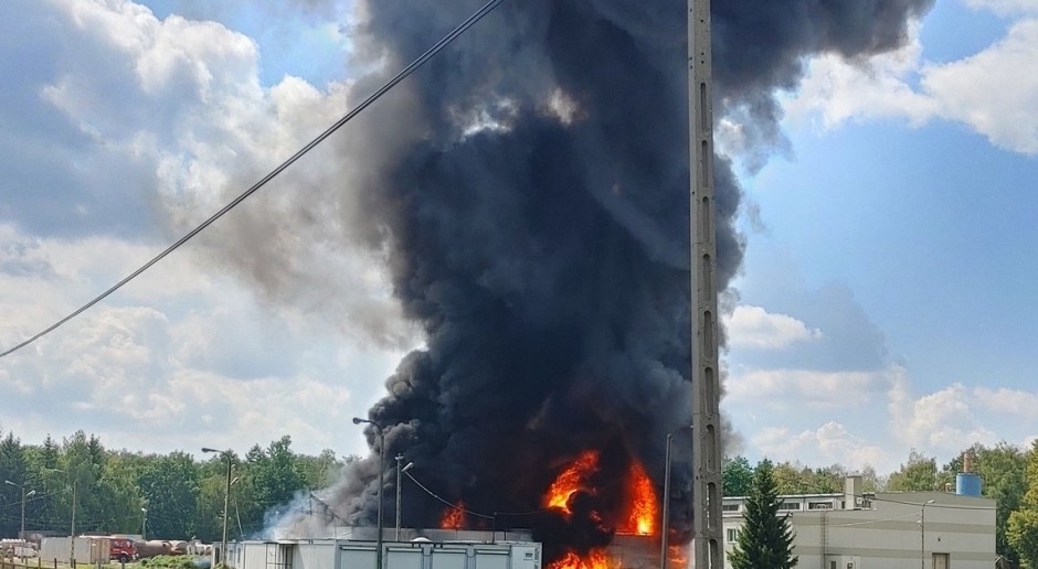 Un almacén de productos químicos en Sochaczew se incendió. Se están realizando las labores de extinción.