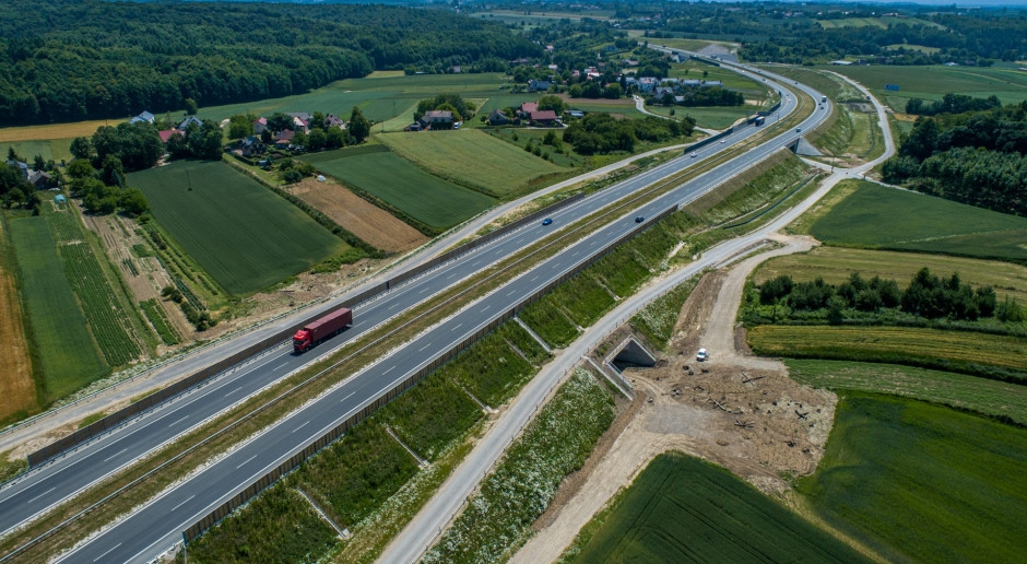 Een belangrijke snelweg krijgt eindelijk een opknapbeurt. Automobilisten kunnen sneller reizen.