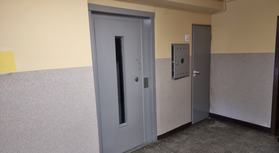 Elevador em prédio para todos os andares. Projeto de regulamento gera polêmica