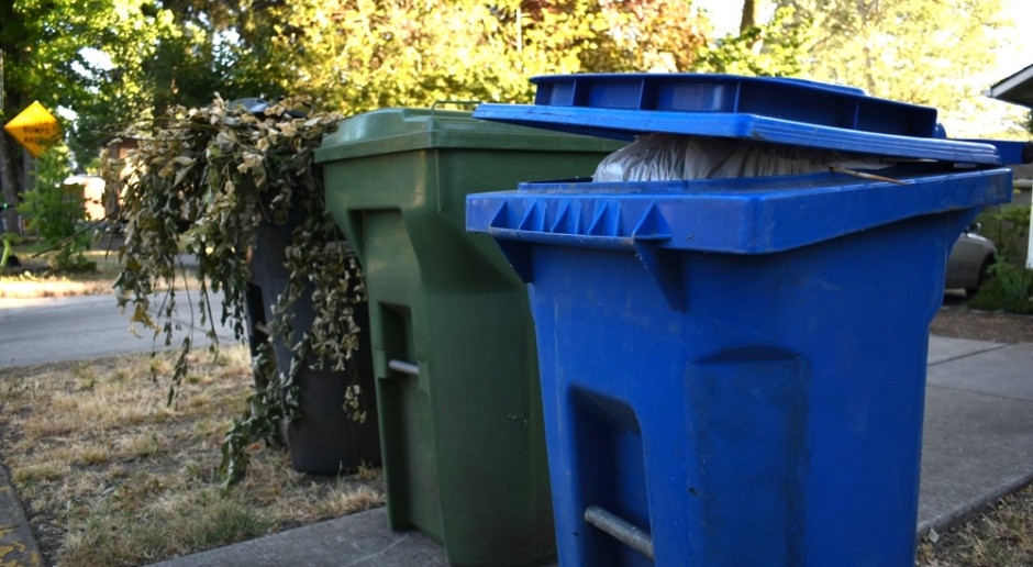 Novo modelo de taxa de coleta de lixo entra em vigor em 1º de janeiro de 2026. Moradores devem entregar declaração