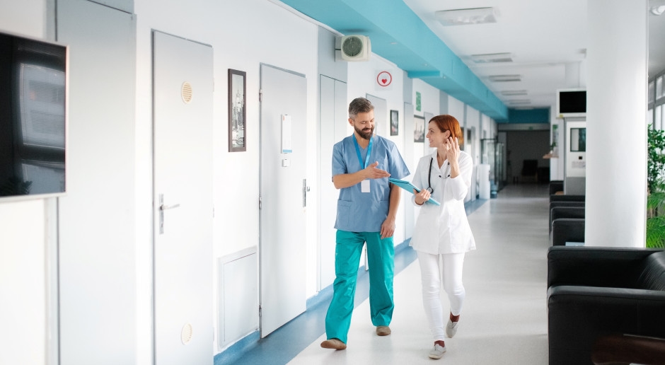 Médicos ucranianos na Polônia por mais tempo em condições especiais. Mas o sistema é simplificado para apertar