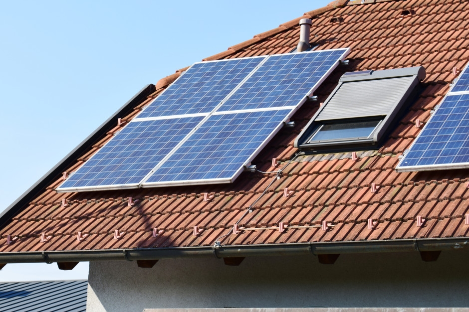 Ele foi enganado pelos painéis solares. Agora está arruinado
