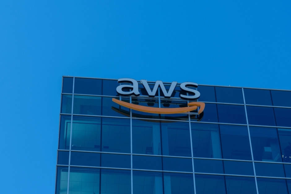 Amazon plans to invest another billion dollars. It's all about artificial intelligence