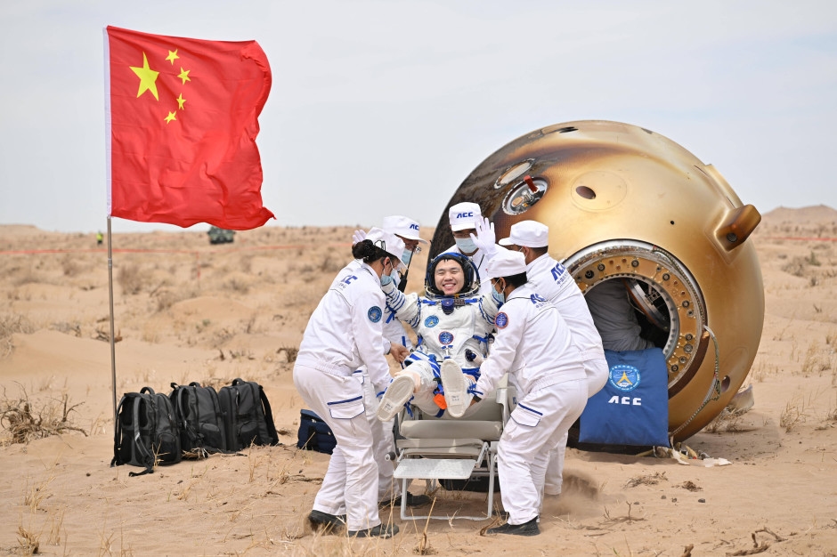 De Chinezen zitten de VS op de hielen. De ruimtewedloop wint aan kracht.