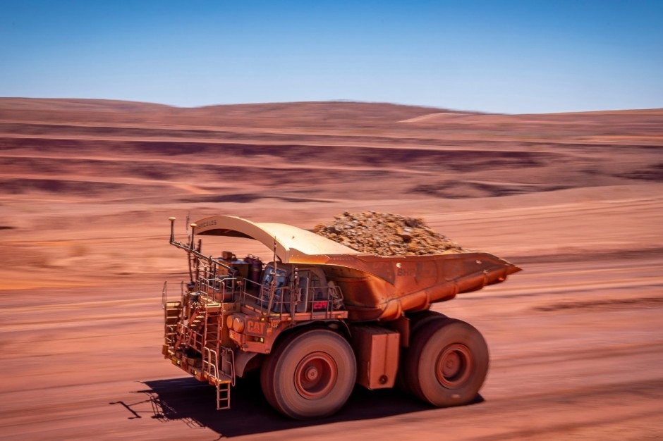 Le géant commence à électrifier ses opérations minières. Les Chinois l'aideront.