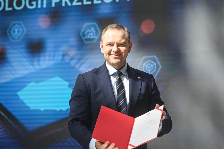 O presidente está desafiando o governo. PLN 5 bilhões para inovação e um conselho de tecnologia.