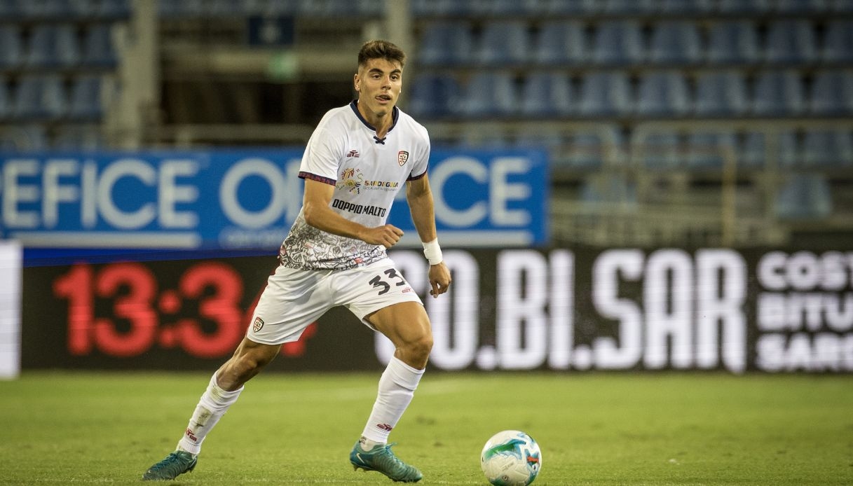 How much does the Cagliari 2025/2026 shirt cost: the price of the home and away kits?