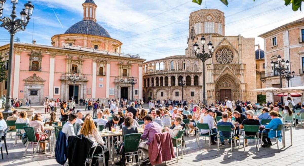 CaixaBank Research prevé que el crecimiento del consumo público se modere tras el pico después del Covid