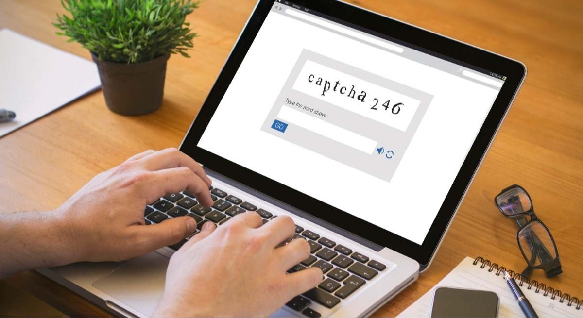 La Policía Nacional alerta de un nuevo intento de estafa con robo de datos online: "Parecen reales, pero no lo son"
