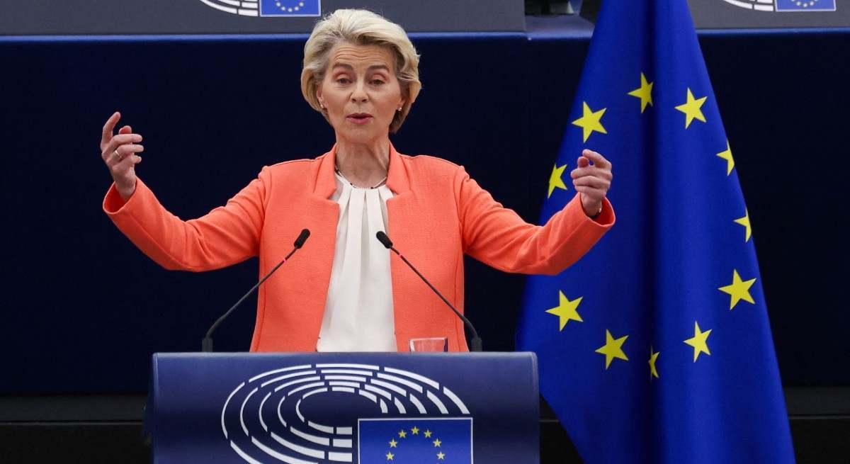 Von der Leyen, ABD ile yapılan gümrük vergisi anlaşmasını "istikrar" taahhüdü olarak savunuyor.