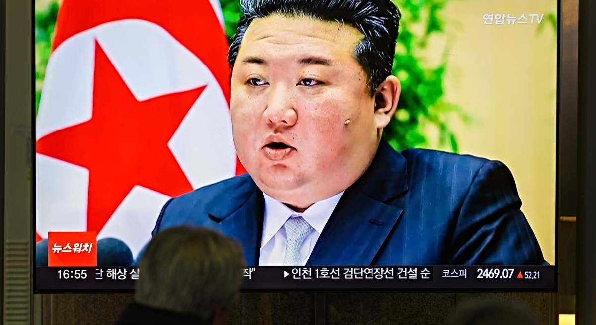 Kim Jong-un, "geçen yüzyıl" silahlarının son teknoloji ekipmanlarla değiştirilmesi çağrısında bulundu.