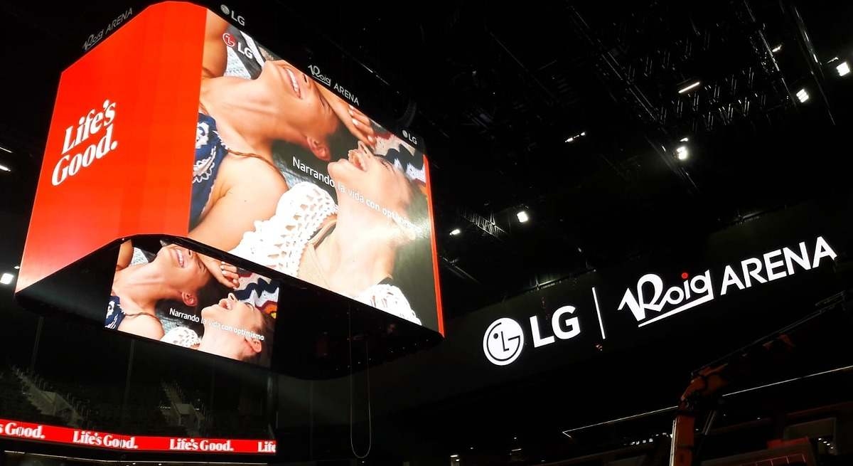 Die Roig Arena verfügt jetzt über die größte zentrale Videoanzeigetafel Europas: 250 m2 Bildschirm und 9 Tonnen.