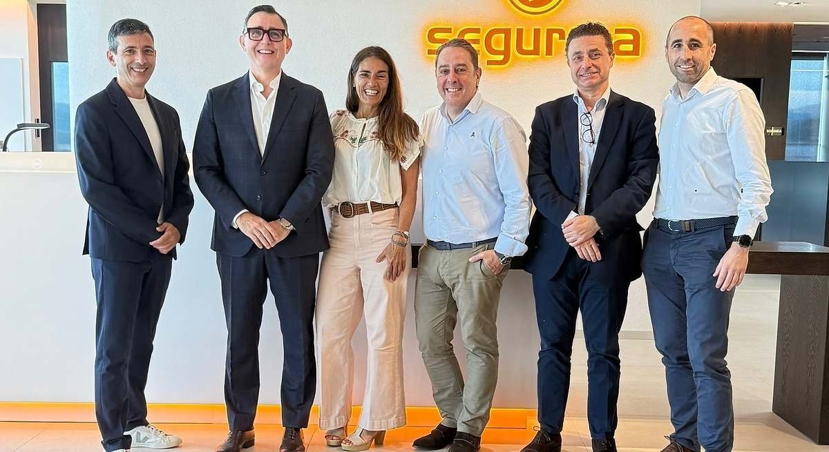 Segurma and Lagunklik sign a strategic agreement to bring security closer to homes and businesses.