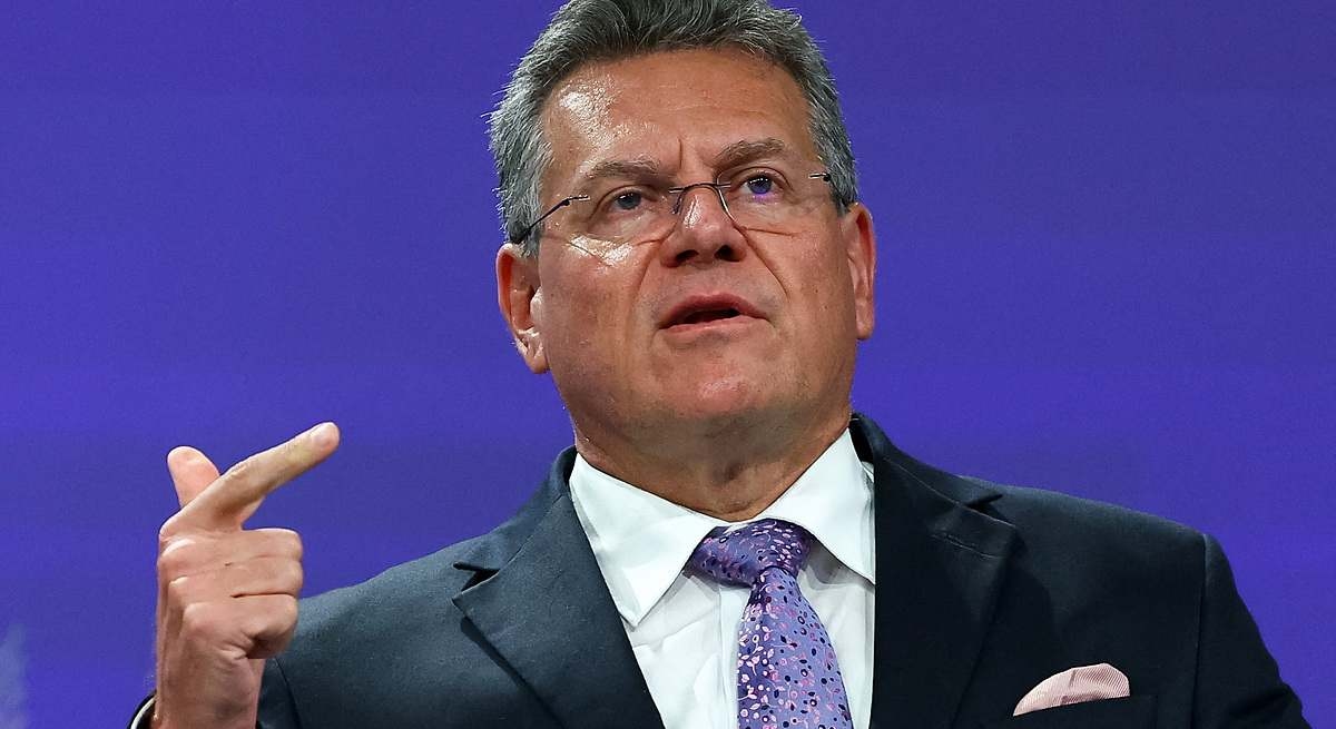 Bruksela twierdzi, że umowa handlowa z Trumpem „przynosi stabilność” i zapobiega wojnie handlowej.