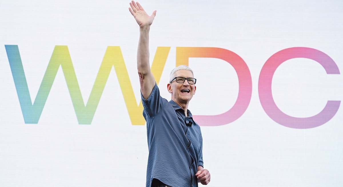 Apple хочет научиться бегать раньше, чем ходить: компания планирует заменить собственный ИИ на OpenAI и Anthropic, чтобы усилить Siri.