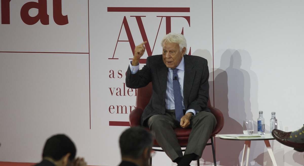 Felipe González, sobre la quita autonómica: "La deuda nos la vamos a tragar entre todas"