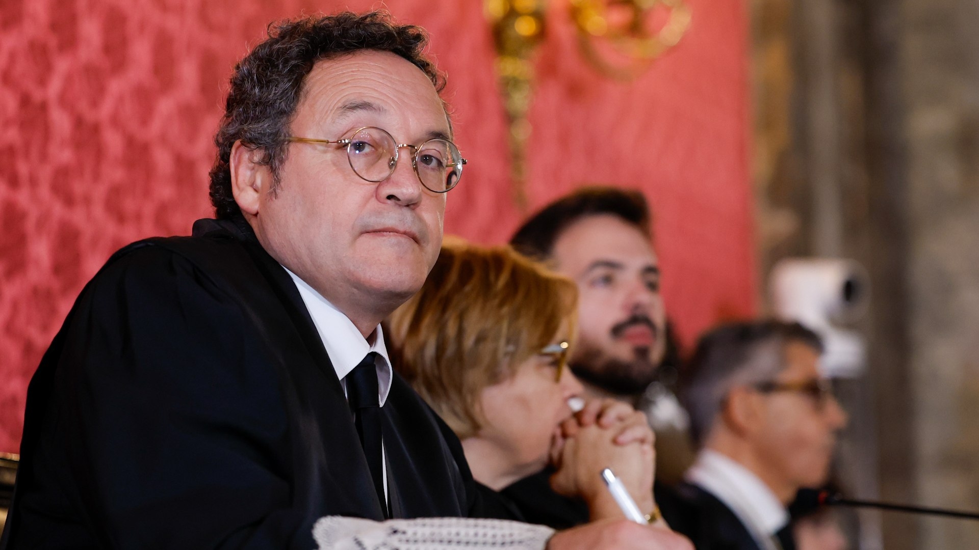 Eyalet başsavcısı sırları ifşa ettiği yönündeki suçlamaları reddediyor