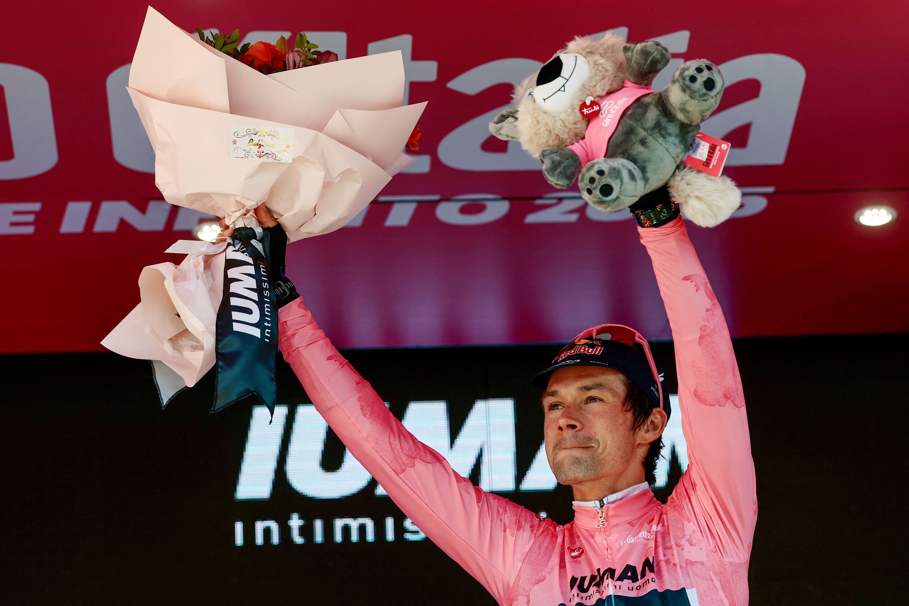 Roglic pembe giyiyor ve Tarling zamana karşı yarışı kazanıyor
