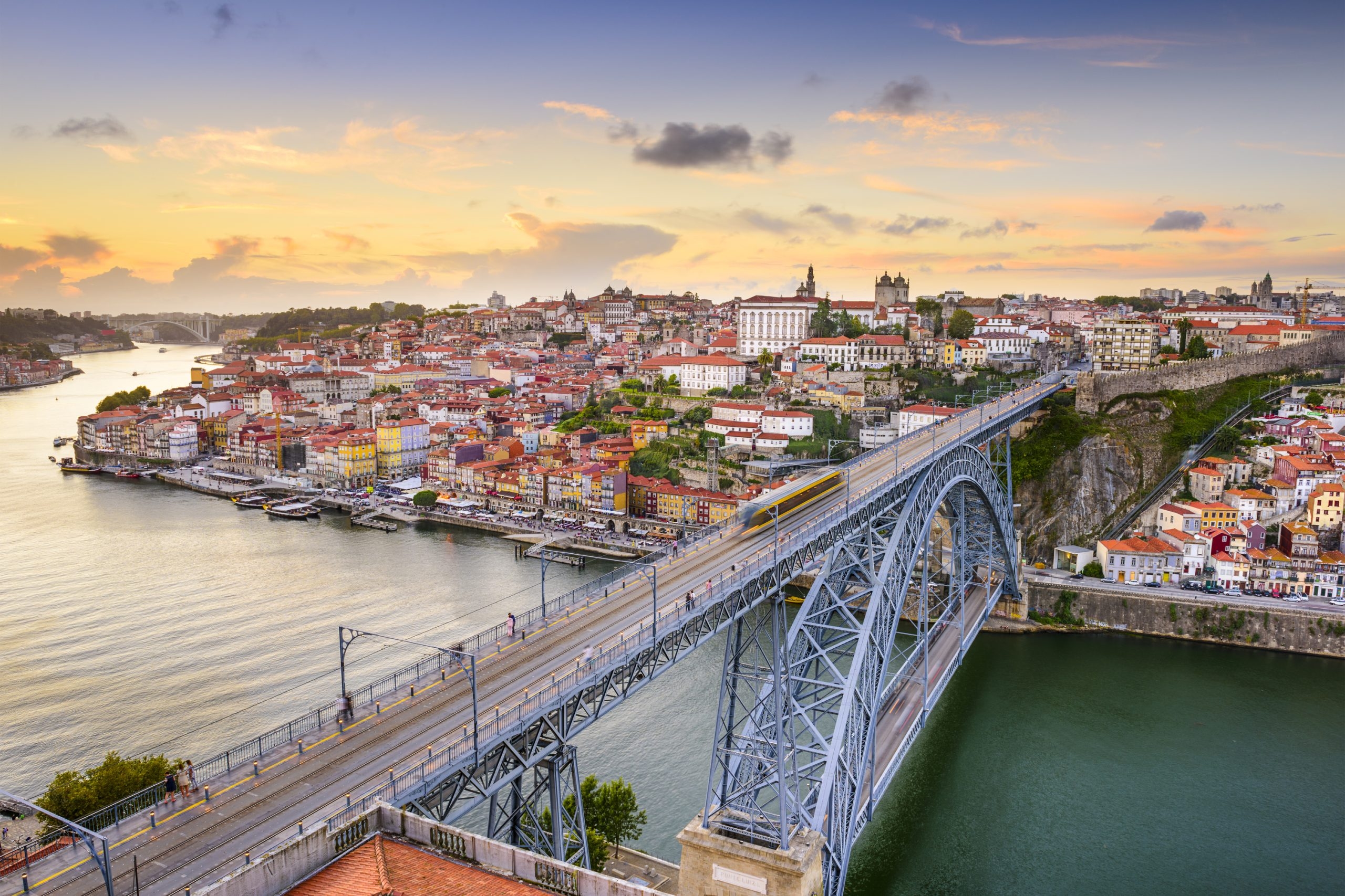Porto Metropolitan Transport installs QR codes with Unir timetables