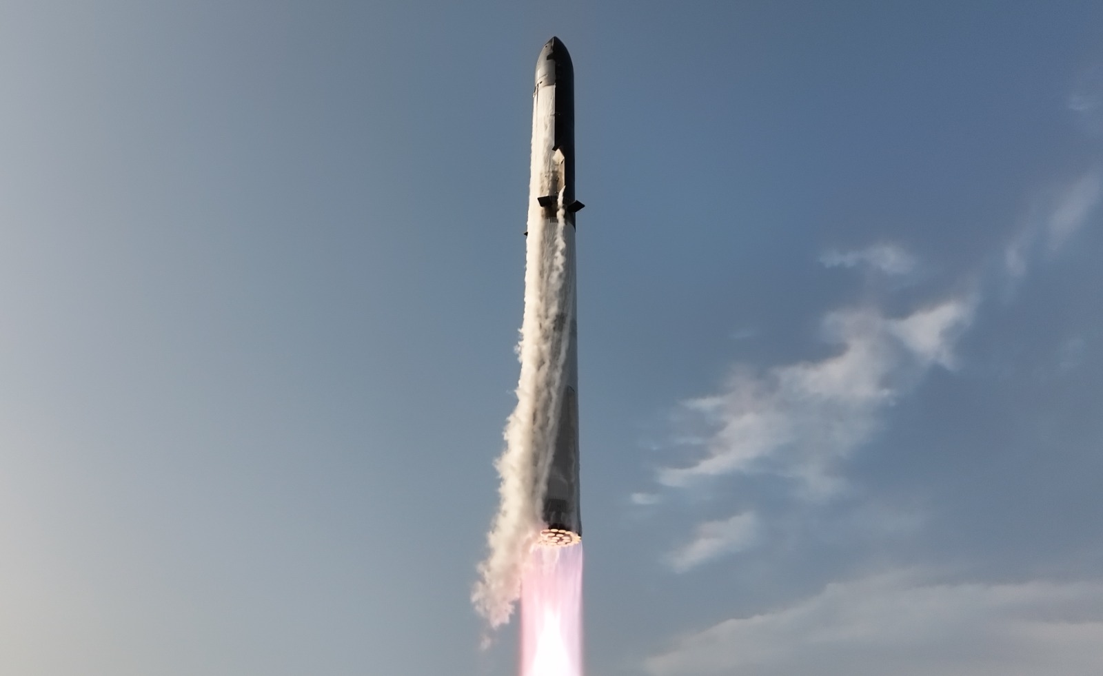 Foguetão de Musk sofre “rápida desmontagem não programada” no ar