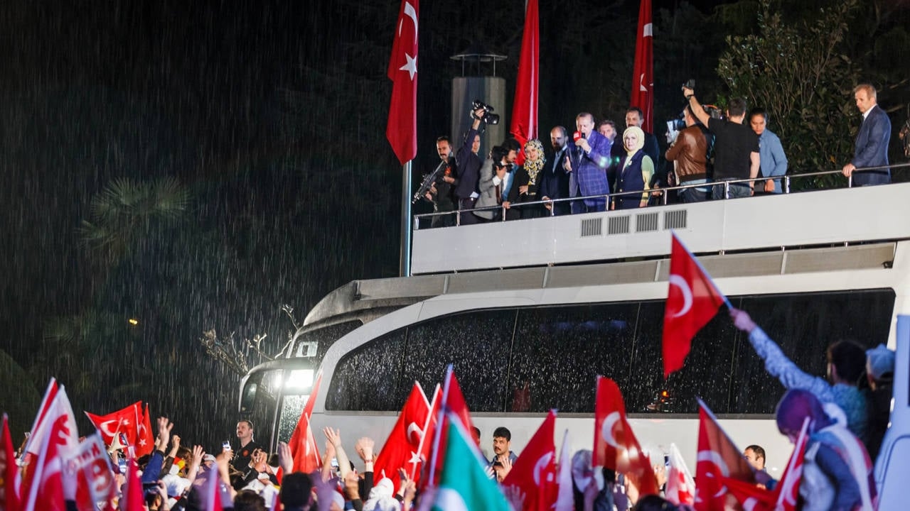 Die Demokratie hat ihre Träume erneut verkauft