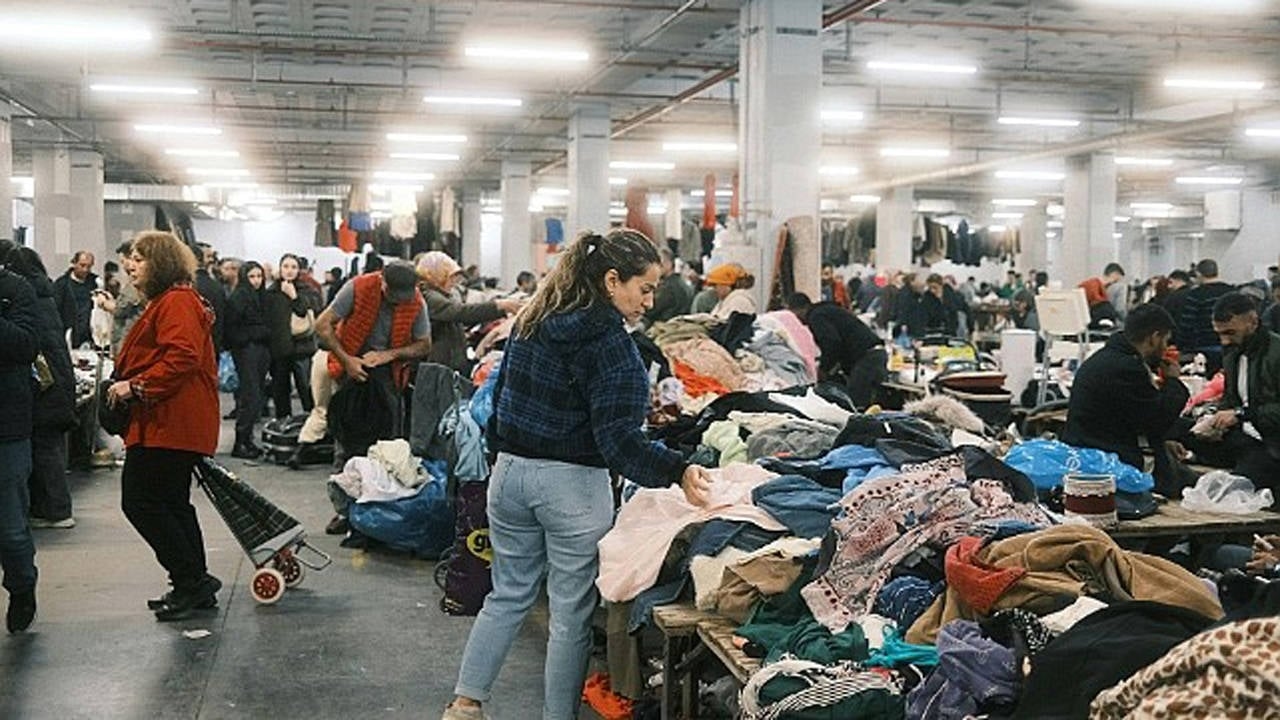 Gençler bit pazarında ‘vintage’ giysi avında