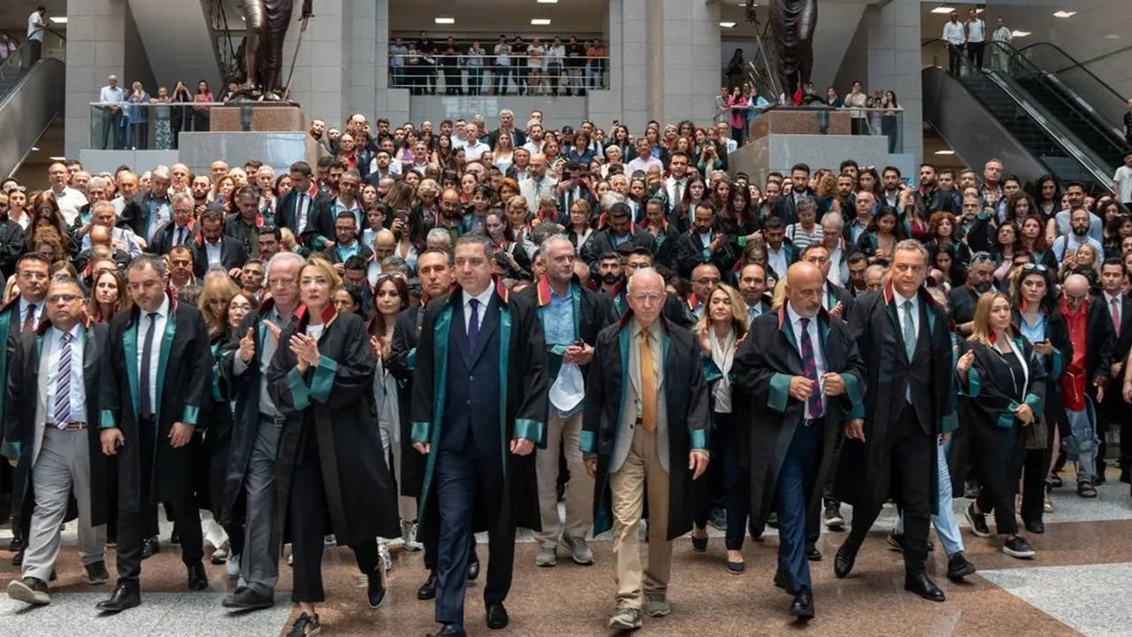 O dia de abertura da ilegalidade