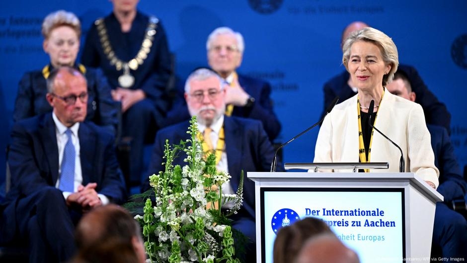 "Viva a Europa!": Von der Leyen homenageada com o Prêmio Carlos Magno