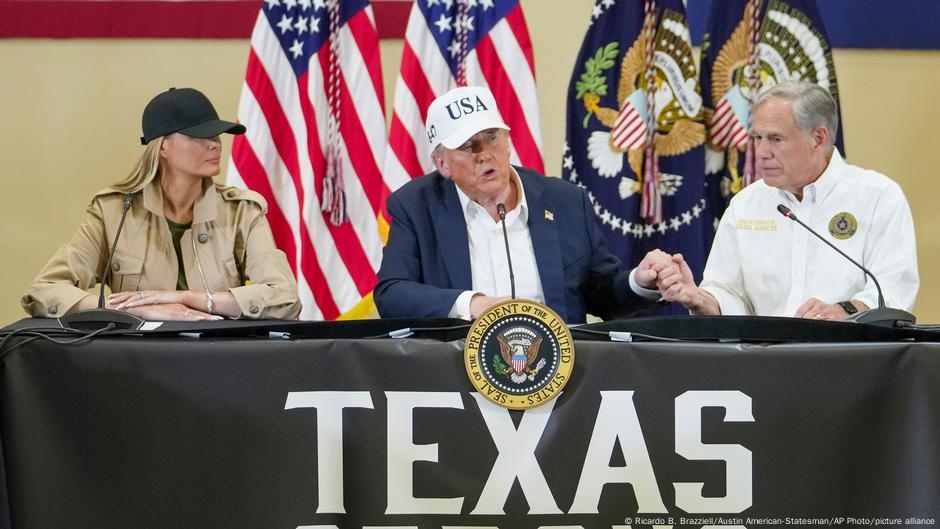 Trump visita área de inundação no Texas - Compacto de notícias: As coisas mais importantes em resumo