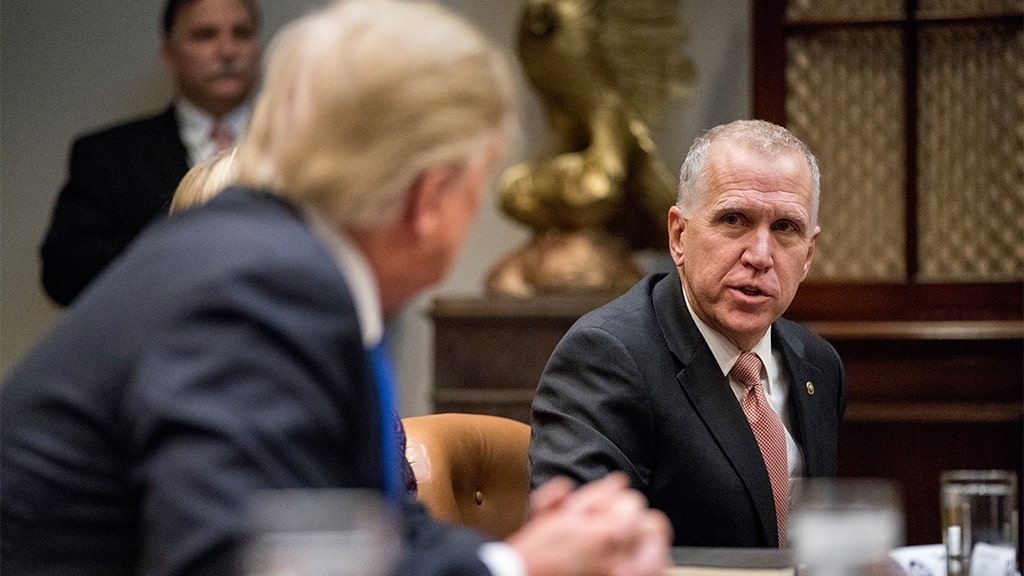 Trump reagisce al fatto che Tillis non si candidi alla rielezione e lancia un avvertimento ai "repubblicani che tagliano i costi"