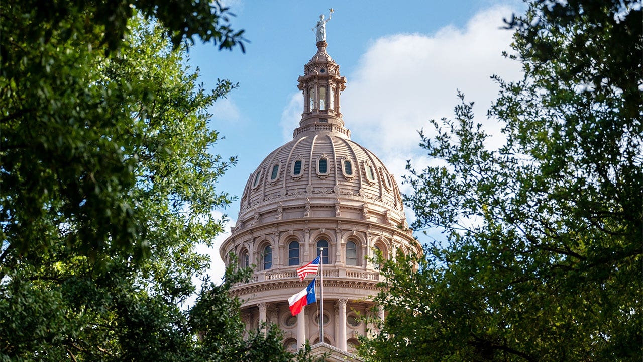 Texas Democrats flee state to block Trump-backed redistricting vote in dramatic legislative move