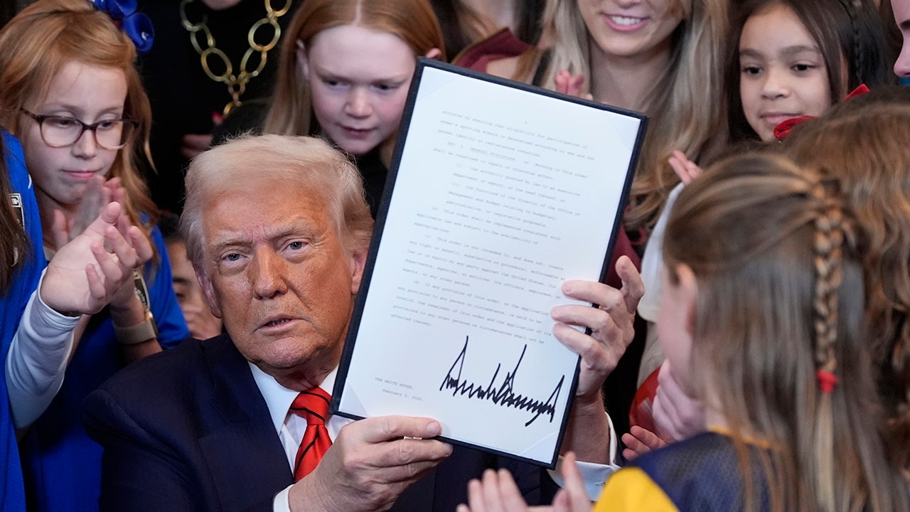 'De nuevo al volante': padres reciben nueva guía sobre las órdenes ejecutivas de Trump y cómo afectan a los niños