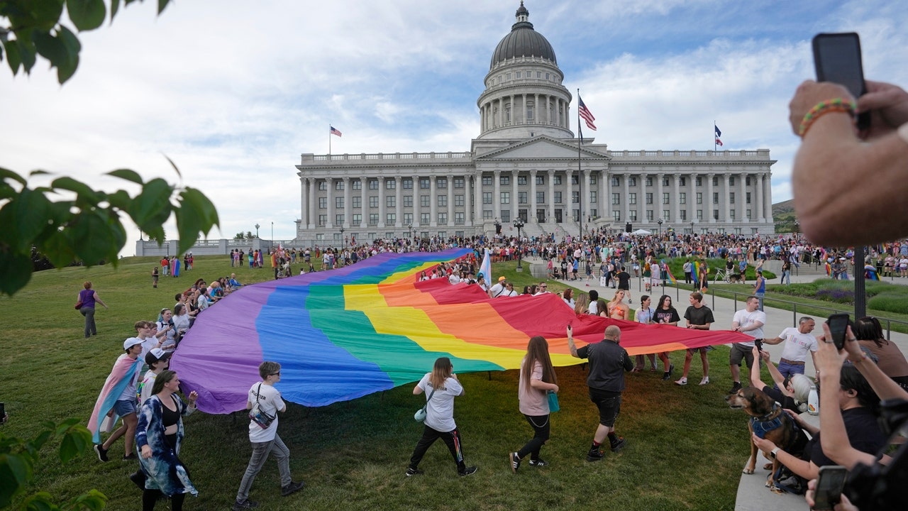 Blaue Städte übernehmen Pride-Flaggen als offizielle Symbole, um die Gesetze der roten Staaten zu umgehen